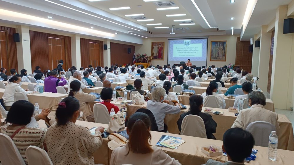 ประชุมใหญ่นักเรียนผู้สูงอายุตำบลหนองผึ้ง เพื่อชี้แจงหลักสูตรการเรียนรู้ของผู้สูงอายุตาม โครงการหนองผึ้งอายุวัฒน์วิทยา ประจำปี 2567