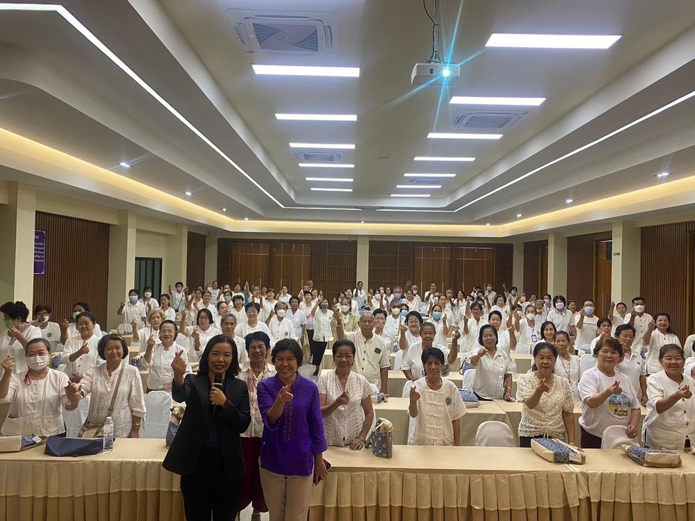 การอบรมการป้องกันภาวะกระดูกเสื่อมในวัยสูงอายุ และ กิจกรรมเลือกเสรีการนันทนาการเพื่อสุขภาพและการส่งเสริมอาชีพในวัยสูงอายุ (การปลูกผักปลอดสาร)