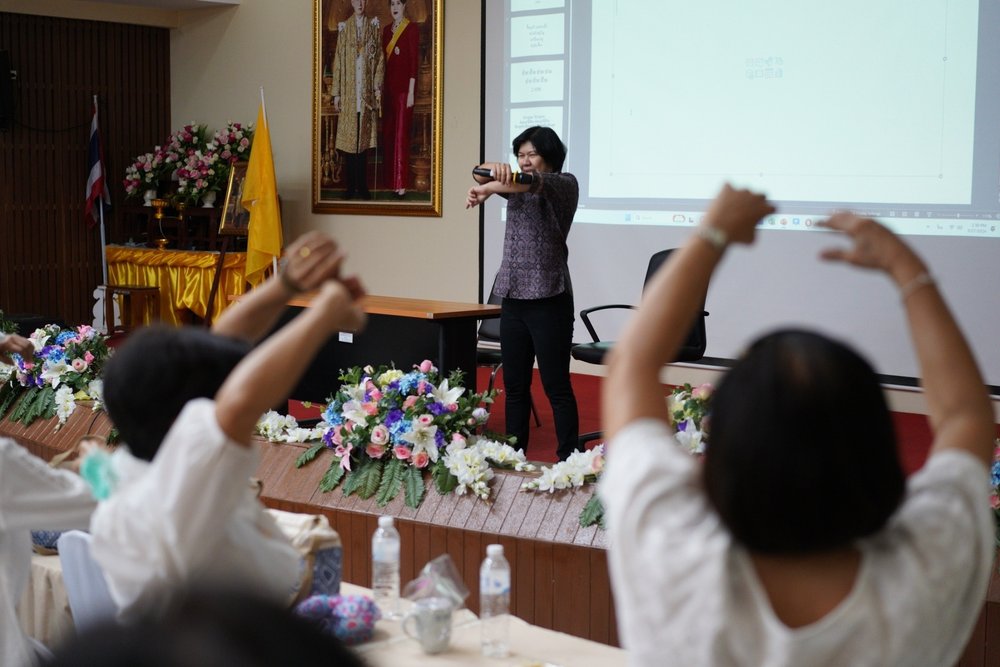 อบรมหัวข้อ "แพทย์ทางเลือก การรักษาโรคด้วยฝังเข็ม การนวดแผนไทยและการกดจุด"