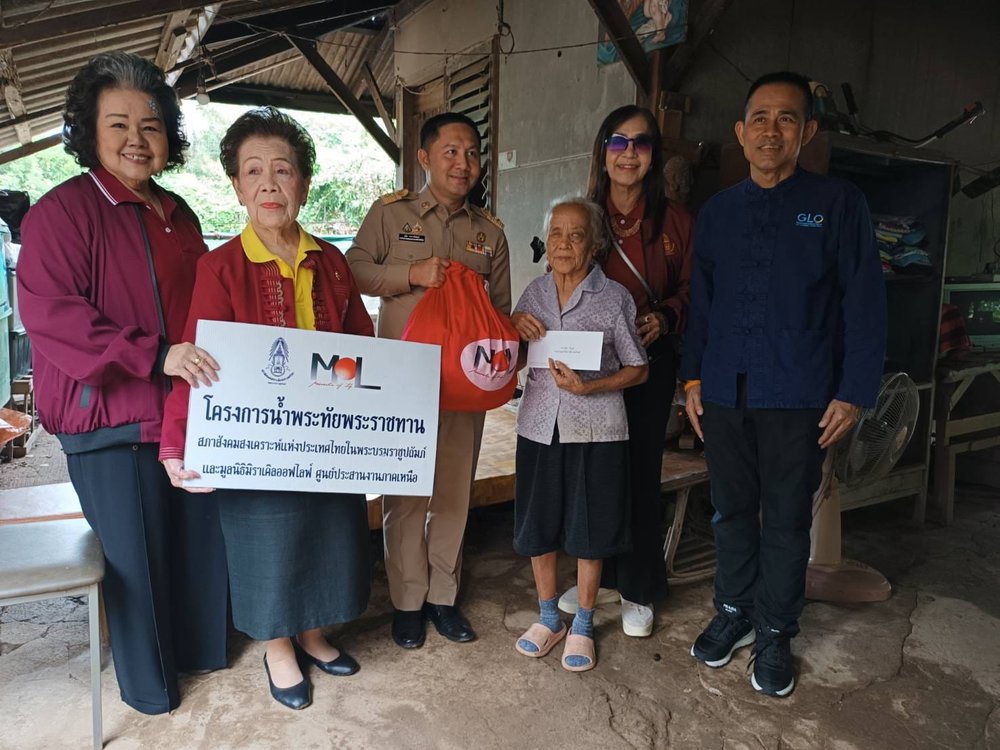 ลงพื้นที่เยี่ยมและมอบถุงสิ่งของผู้พิการที่ยากไร้และประสบอุทกภัยตามโครงการ "น้ำพระทัยพระราชทาน" และโครงการ "หนึ่งใจ...ช่วยเหลือผู้ประสบภัย"