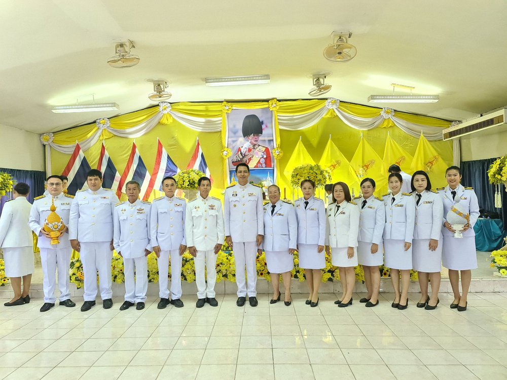 เข้าร่วมพิธีถวายราชศักการะ ถวายพานพุ่มเงิน-พุ่มทอง  และจุดเทียนถวายพระพรชัยมงคล