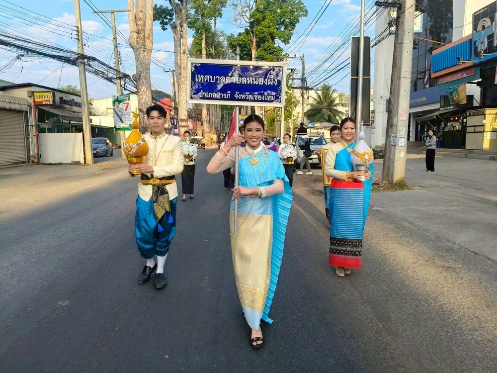 ขบวนพาเหรดเทศบาลตำบลหนองผึ้ง ในพิธีเปิดกีฬาประชาคมต้านยาเสพติดอำเภอสารภี ครั้งที่ 19 ประจำปี 2569 "ลุ่มน้ำปิงเกมส์"