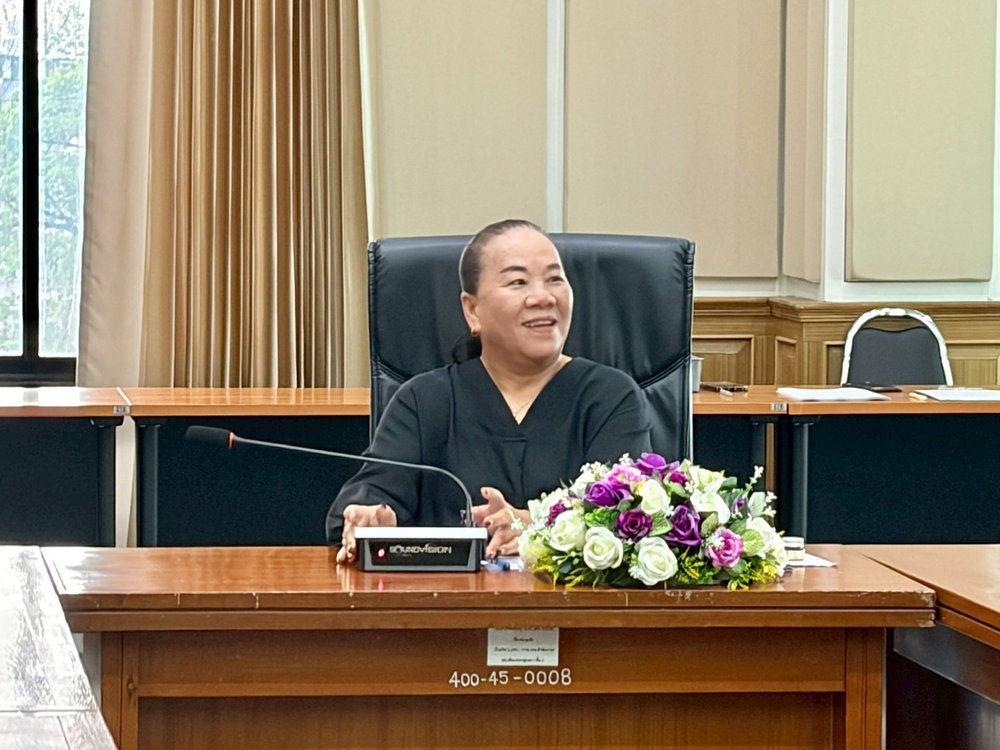 กองสาธารณสุขและสิ่งแวดล้อม ทต.หนองผึ้ง มอบหน้ากากอนามัยป้องกันPM2.5 ให้กับประชาชน